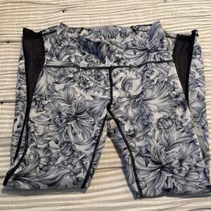 Lululemon Crop 24” inseam a great condition.